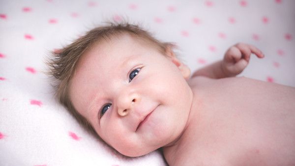 Zadbaj zdrowy usmiech niemowlecia