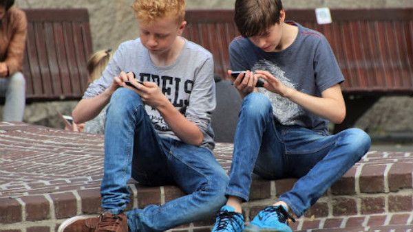 Smartfon nastolatek